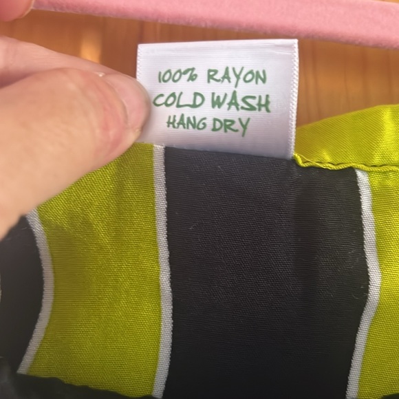 Gently used Lauae off the shoulder, top with tie front  size medium - Picture 4 of 4